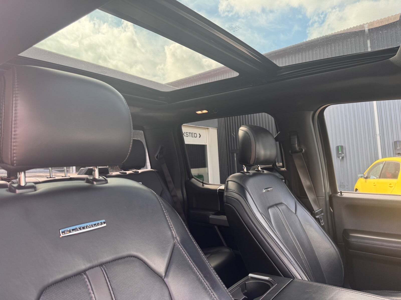 Hvid Ford F-150 fra 2016 set indefra