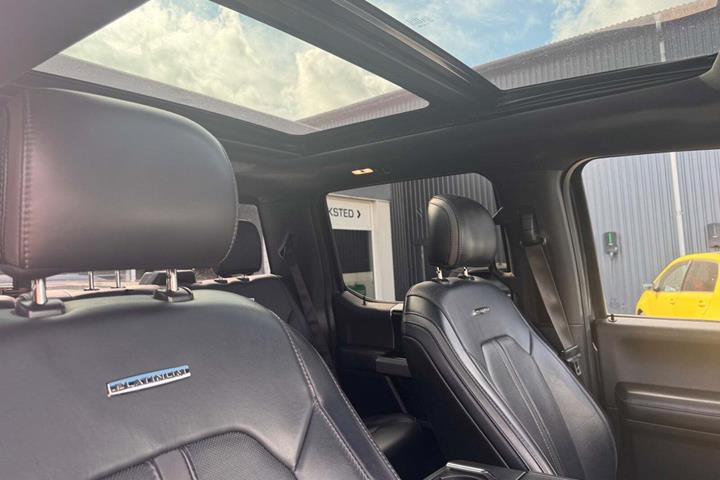 Hvid Ford F-150 fra 2016 set indefra