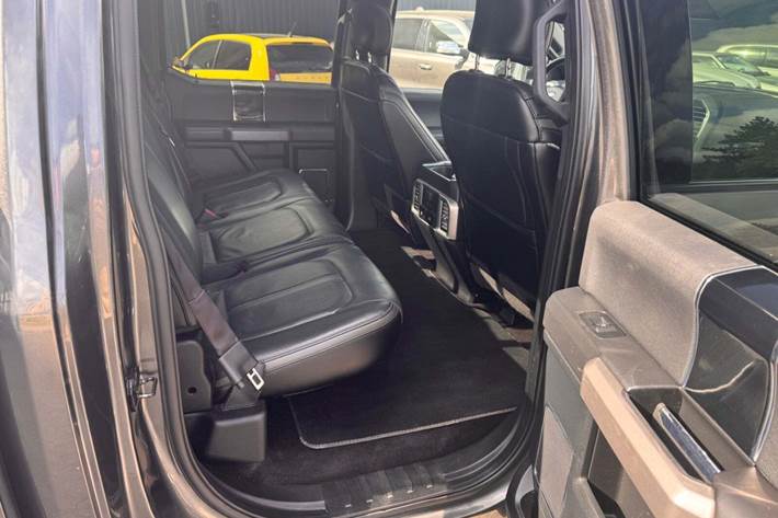 Hvid Ford F-150 fra 2016 set indefra