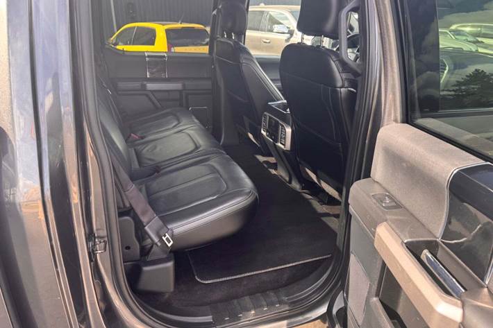 Hvid Ford F-150 fra 2016 set indefra
