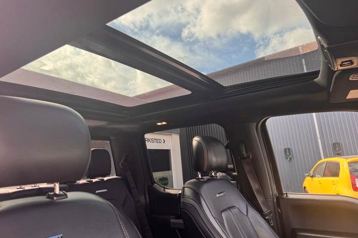 Hvid Ford F-150 fra 2016 set indefra