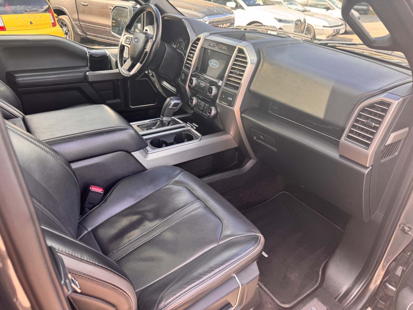 Hvid Ford F-150 fra 2016 set indefra