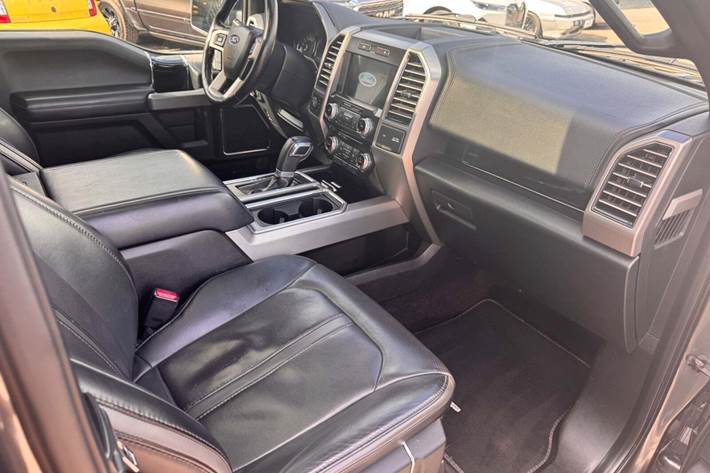 Hvid Ford F-150 fra 2016 set indefra