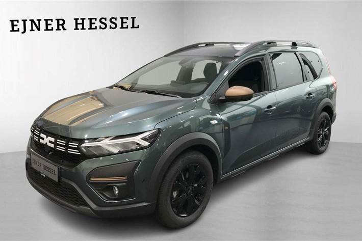 Beige Dacia Jogger fra 2023 set udefra