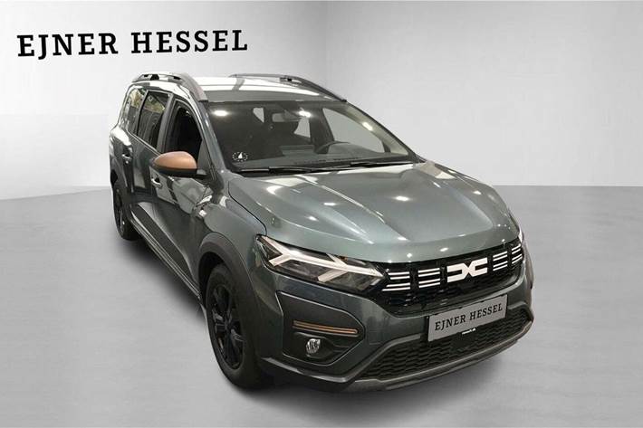 Beige Dacia Jogger fra 2023 set udefra