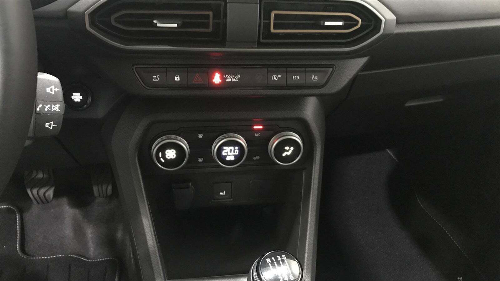 Beige Dacia Jogger fra 2023 set indefra