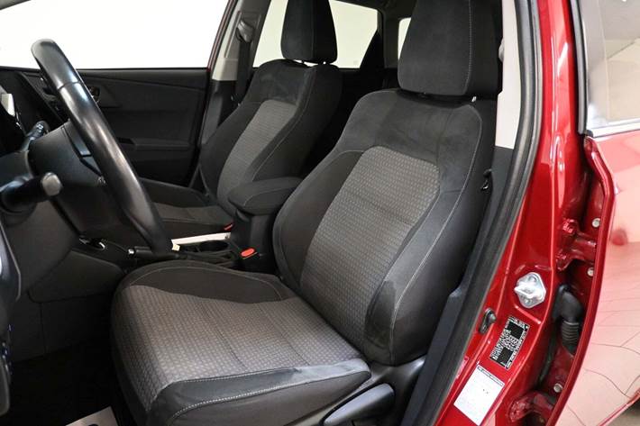 Rød Toyota Auris fra 2018