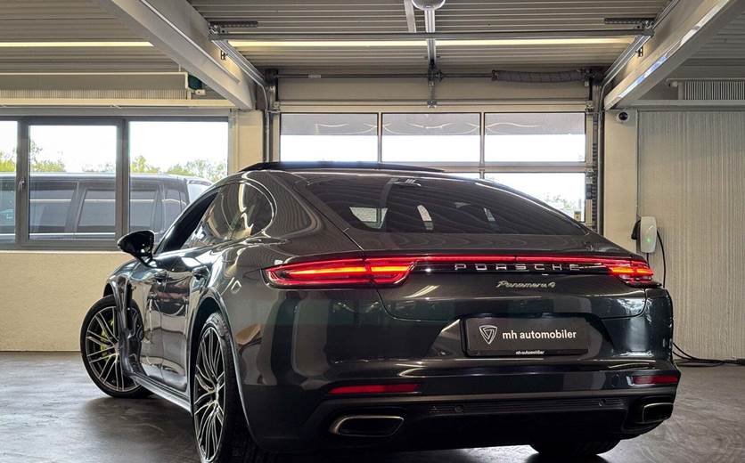 Porsche Panamera 4