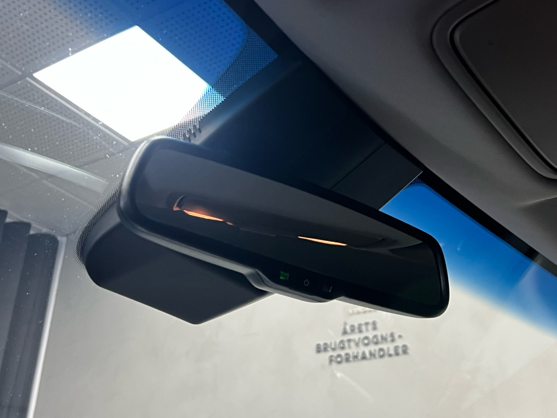 Blå Kia Sportage fra 2018 set indefra