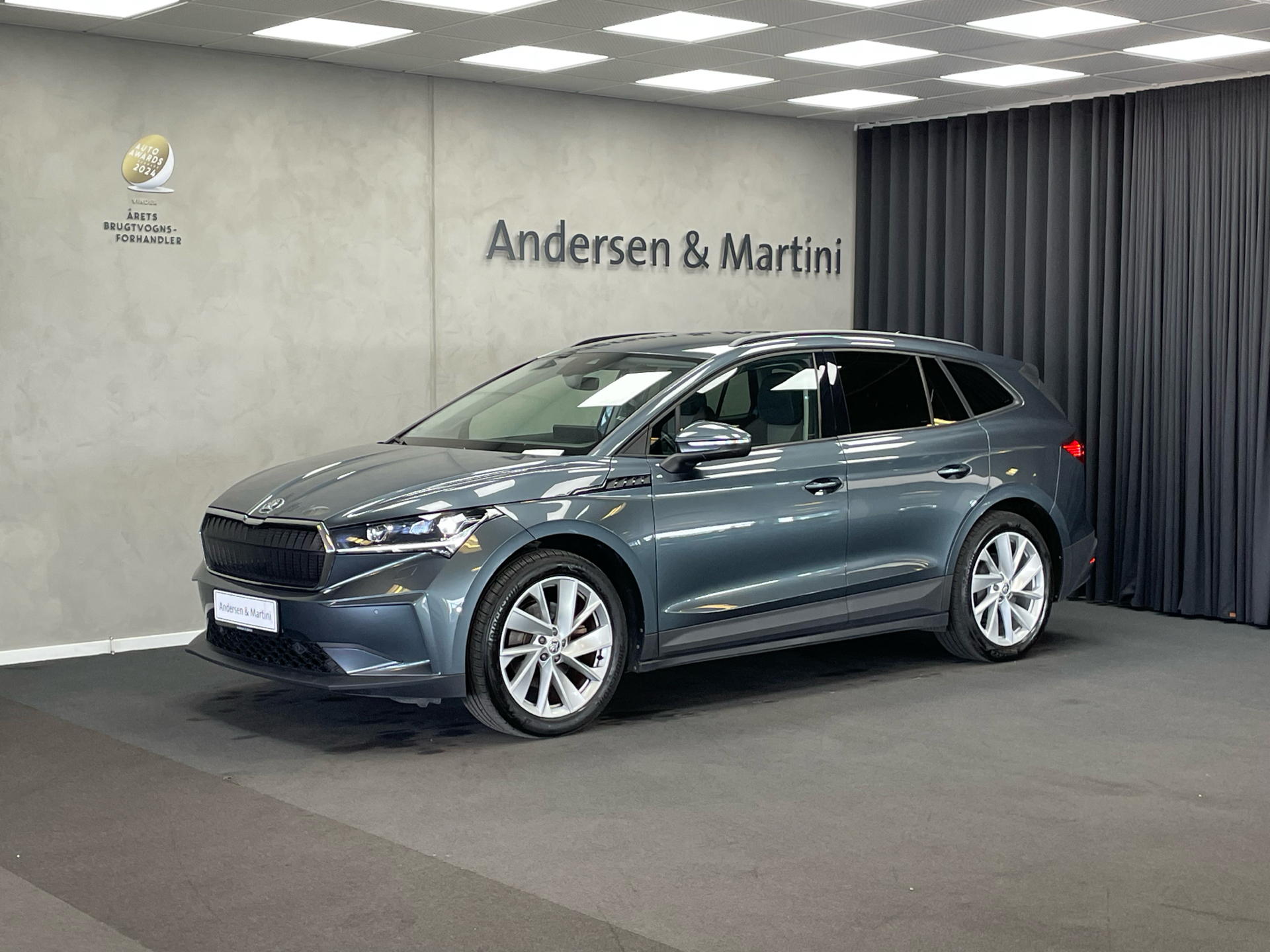 Grå Skoda Enyaq iV fra 2021 set udefra