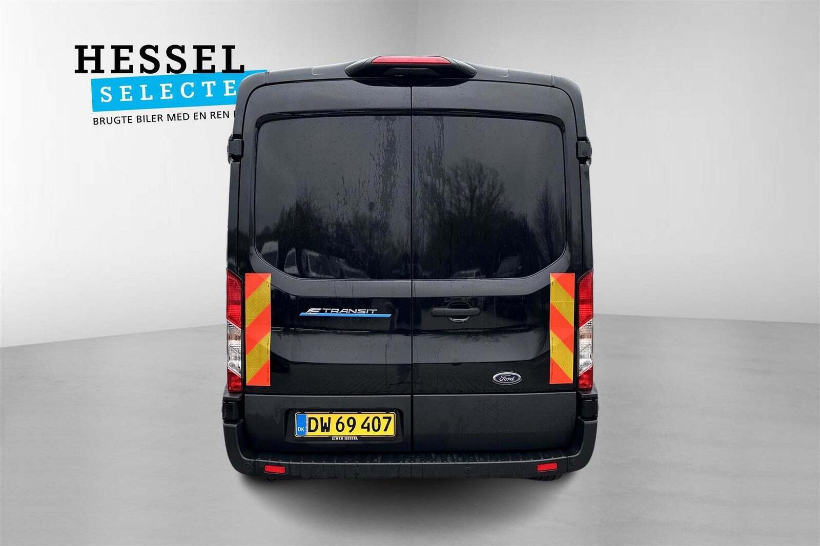 Beige Ford E-Transit 390 L2 Van fra 2022 set udefra