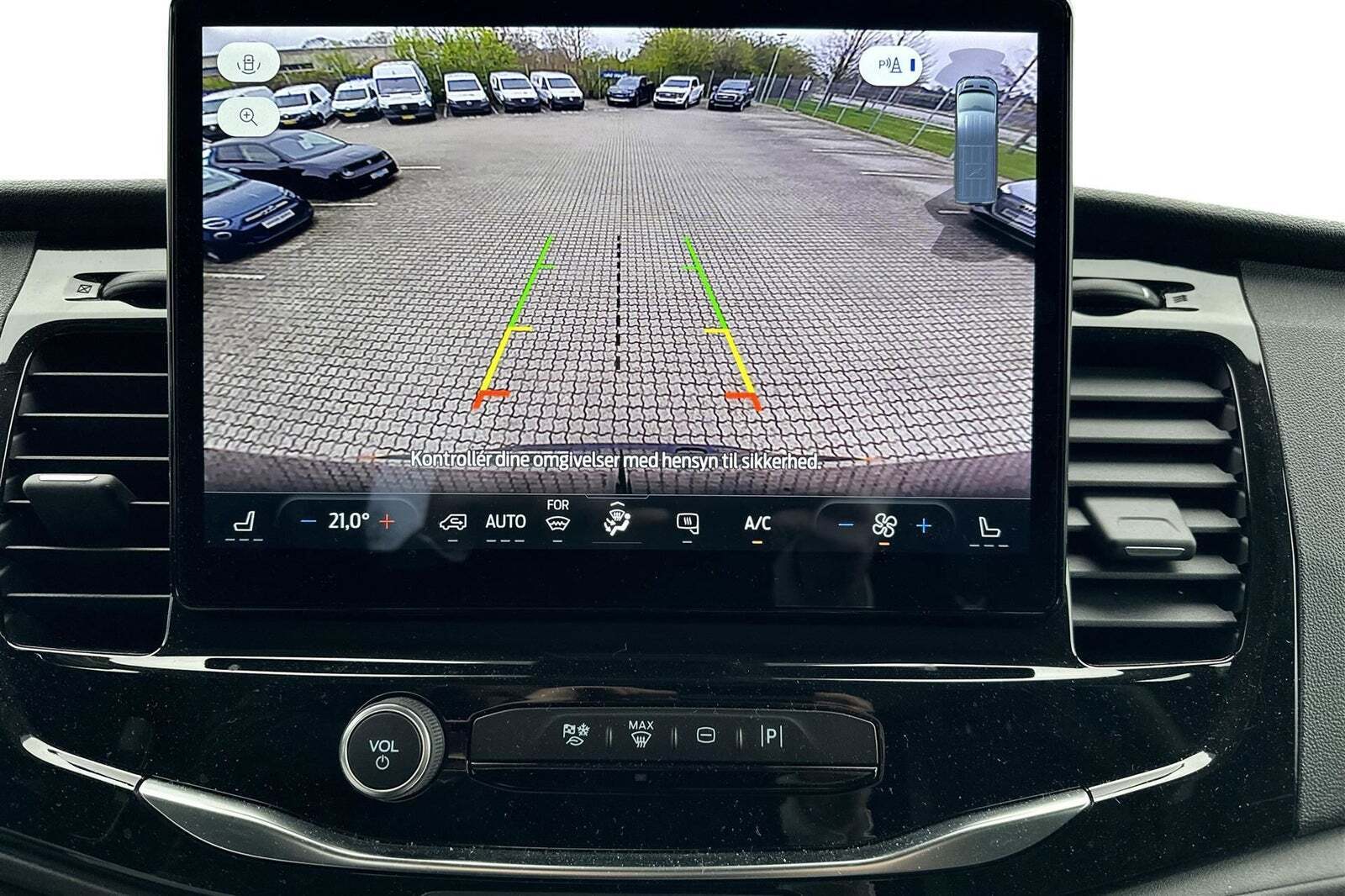 Beige Ford E-Transit 390 L2 Van fra 2022 set indefra