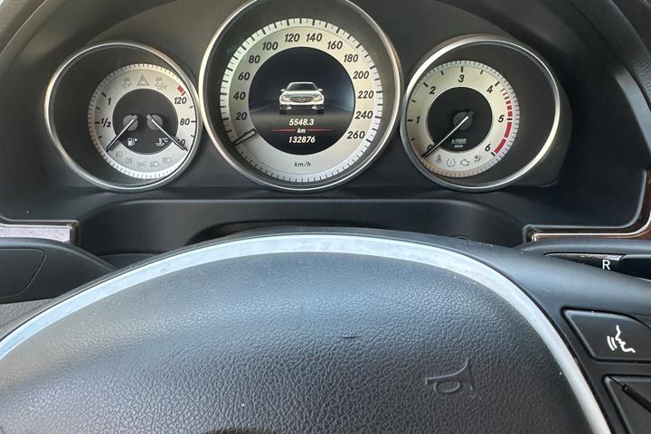 Sort Mercedes E-Klasse fra 2014