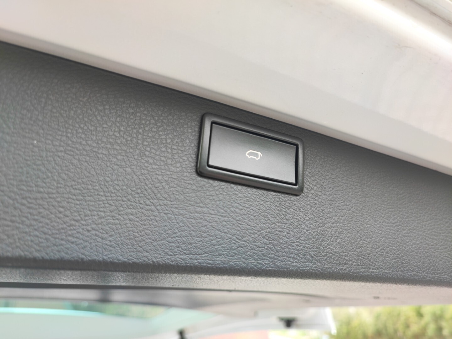 Hvid VW Multivan fra 2016