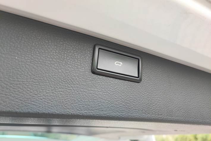 Hvid VW Multivan fra 2016