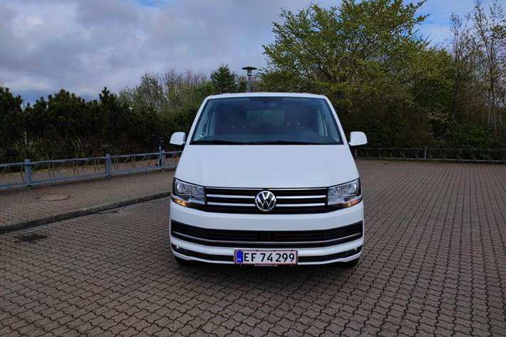 Hvid VW Multivan fra 2016