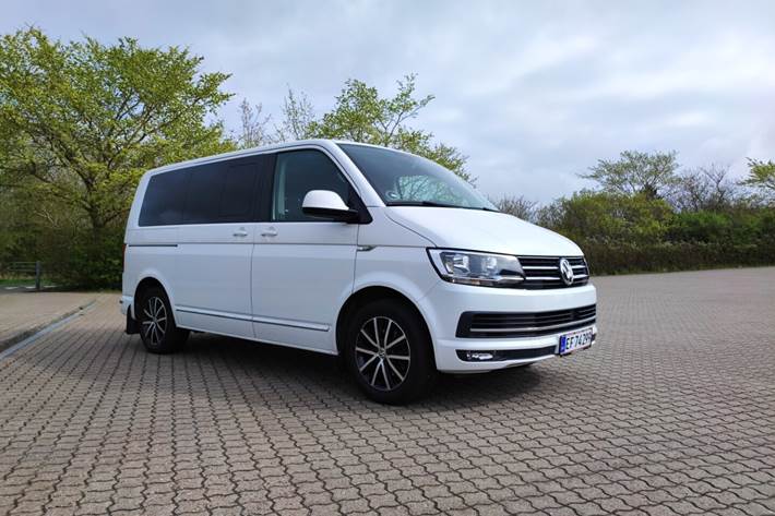 Hvid VW Multivan fra 2016