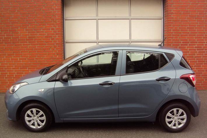 Grå Hyundai i10 fra 2017