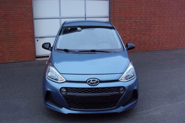 Grå Hyundai i10 fra 2017