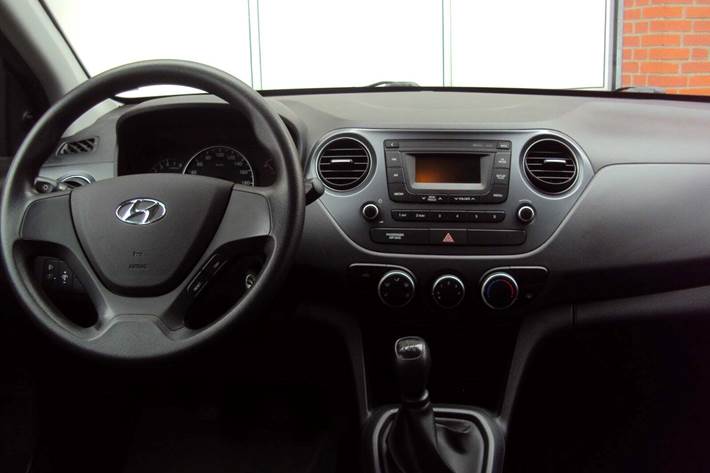 Grå Hyundai i10 fra 2017