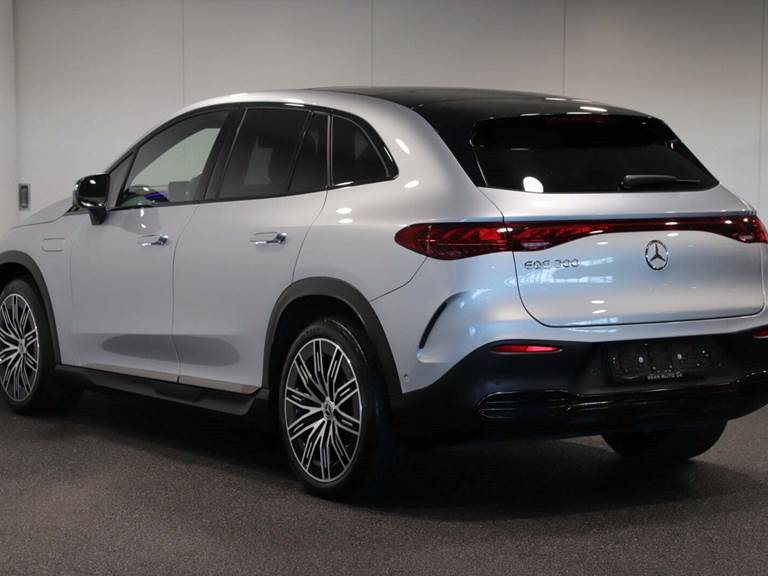 Mercedes EQE300 SUV AMG Line Van