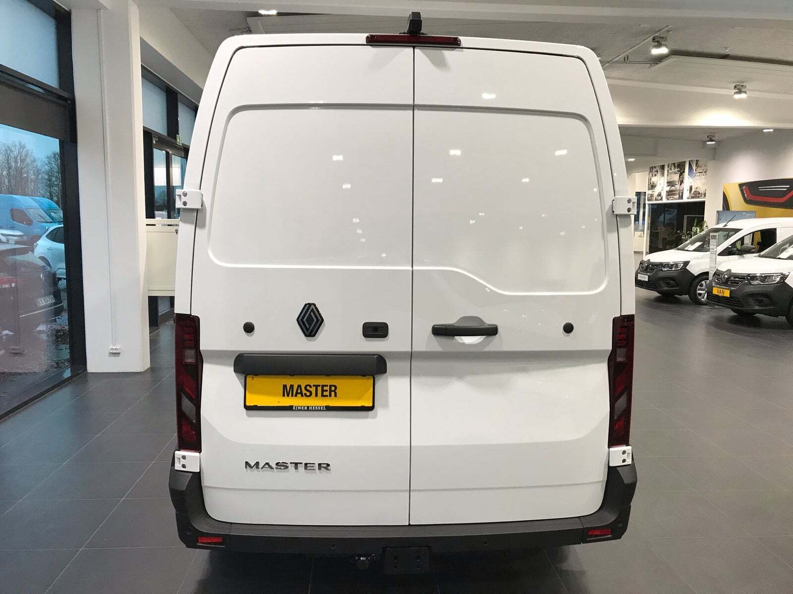 Beige Renault Master V T35 fra 2025 set udefra