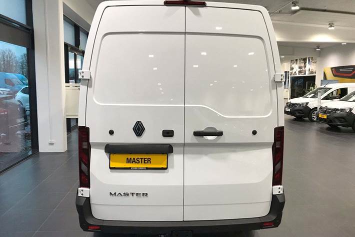 Beige Renault Master V T35 fra 2025 set udefra