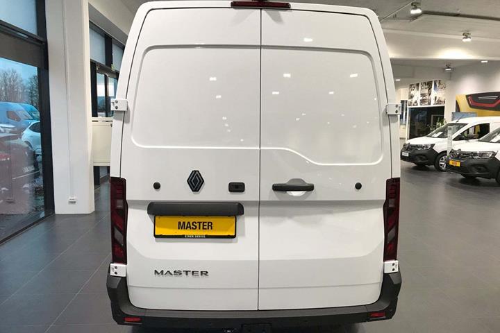 Beige Renault Master V T35 fra 2025 set udefra