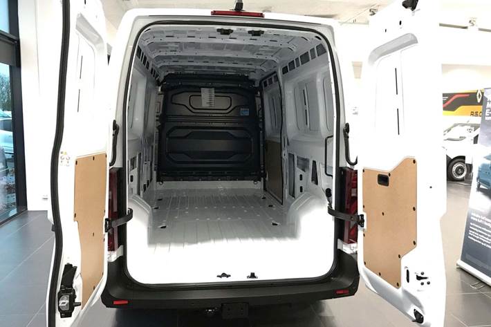 Beige Renault Master V T35 fra 2025 set udefra