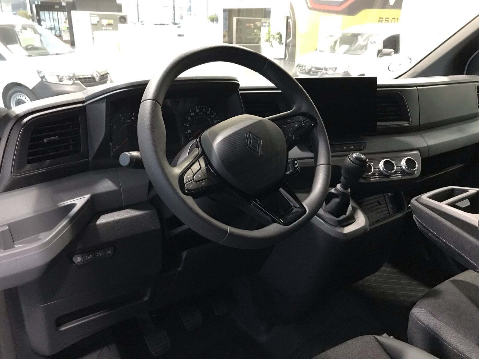 Beige Renault Master V T35 fra 2025 set indefra
