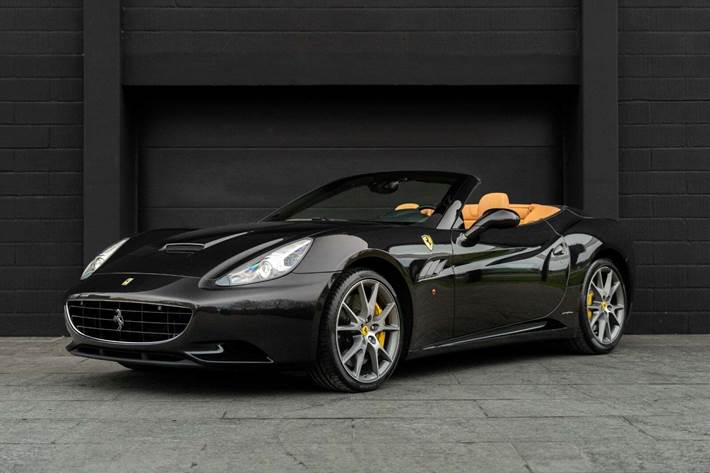 Sort Ferrari California 30 fra 2014 set udefra