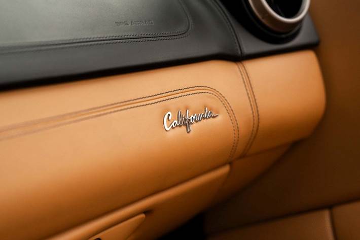 Sort Ferrari California 30 fra 2014