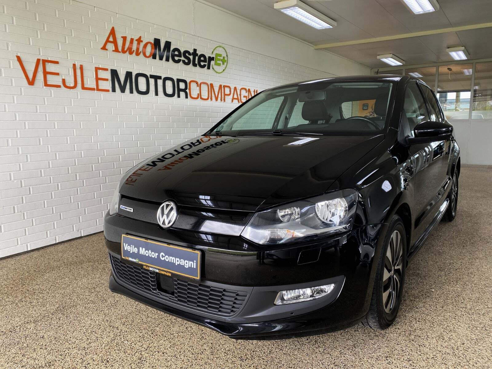 Sort VW Polo fra 2017 set udefra