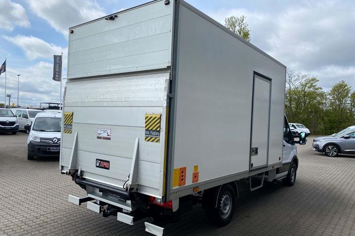 undefined Ford Transit 350 L3 Chassis fra 2021 set udefra