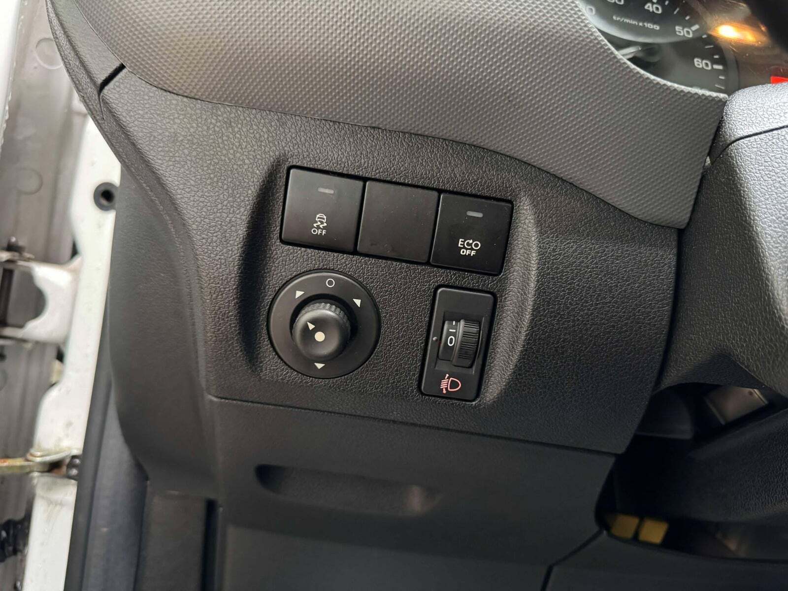 Hvid Peugeot Partner fra 2017