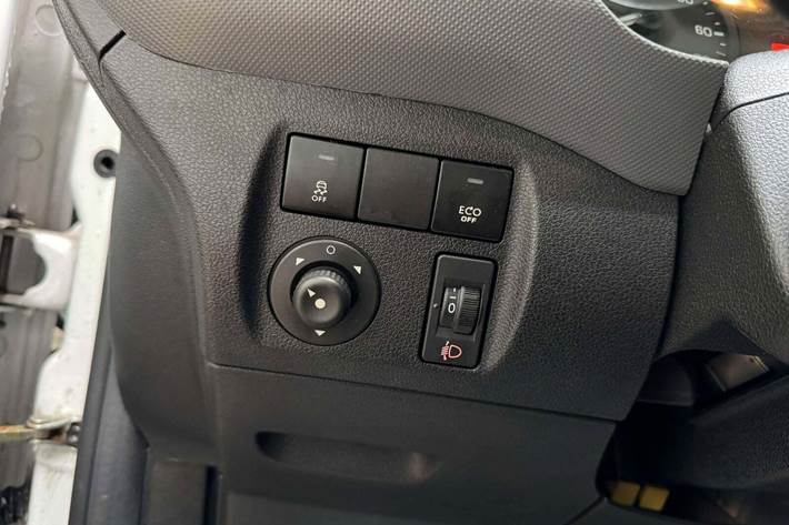 Hvid Peugeot Partner fra 2017