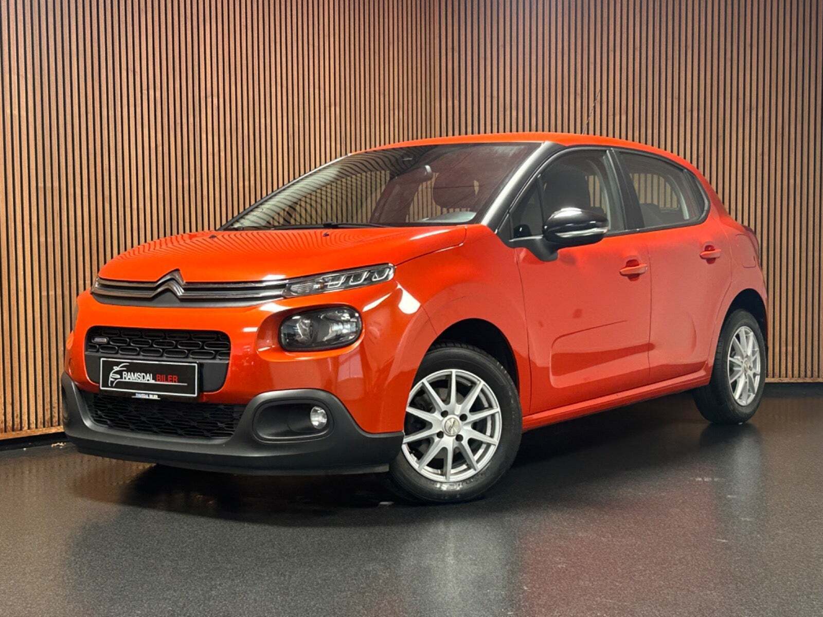 Orange Citroën C3 fra 2017 set udefra