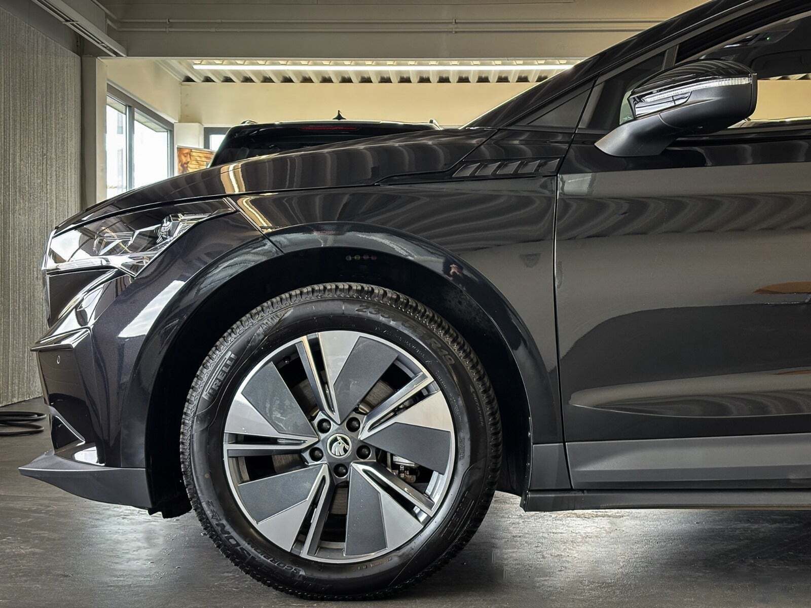 Sort Skoda Enyaq fra 2023