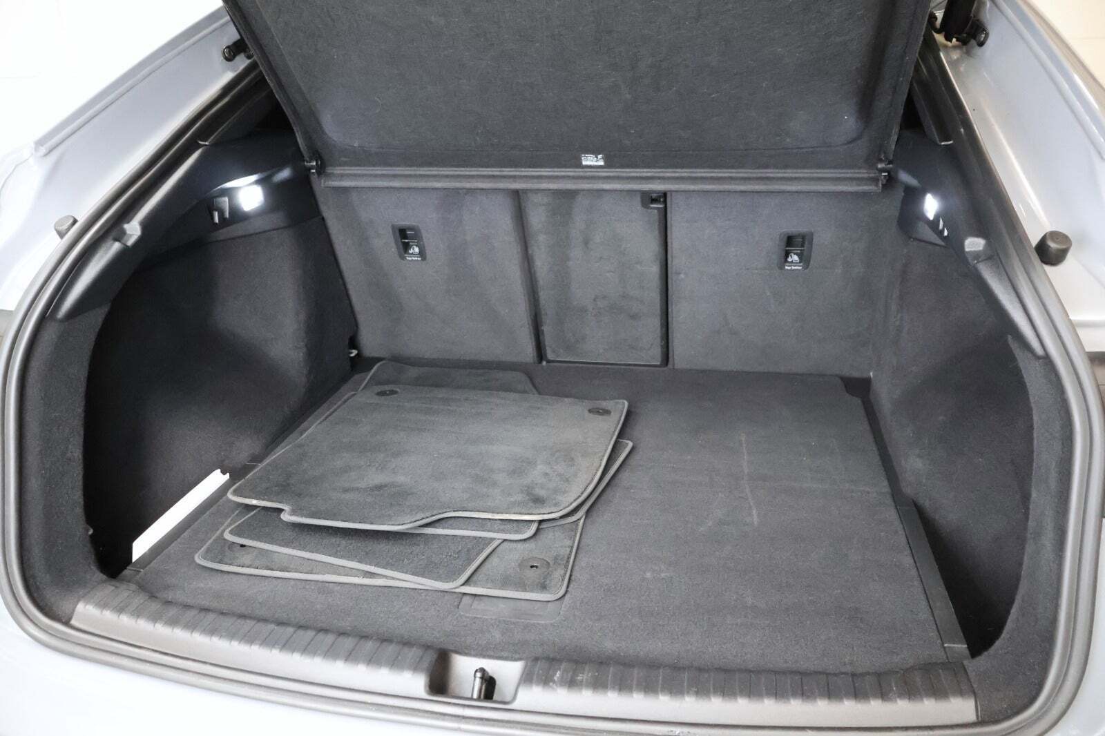 Grå Audi Q4 e-tron fra 2022