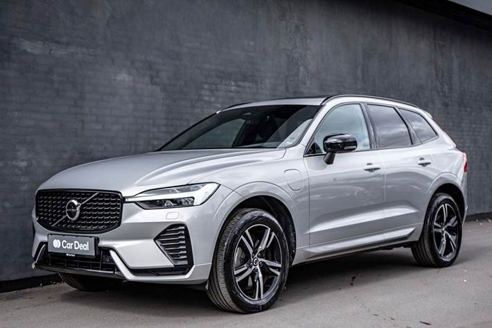 Grå Volvo XC60 fra 2022 set udefra