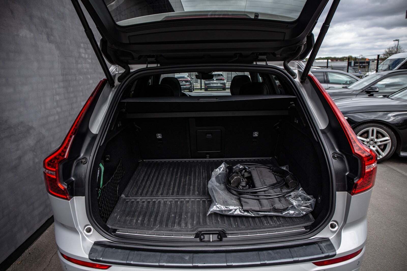 Grå Volvo XC60 fra 2022