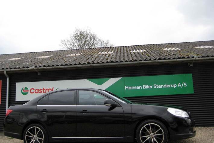 Sort Chevrolet Epica fra 2010 set udefra