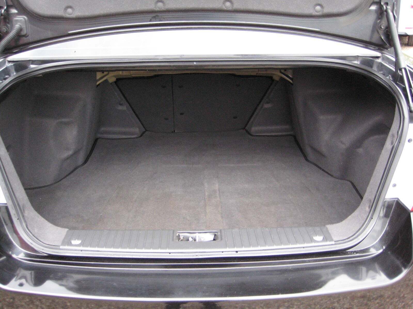 Sort Chevrolet Epica fra 2010