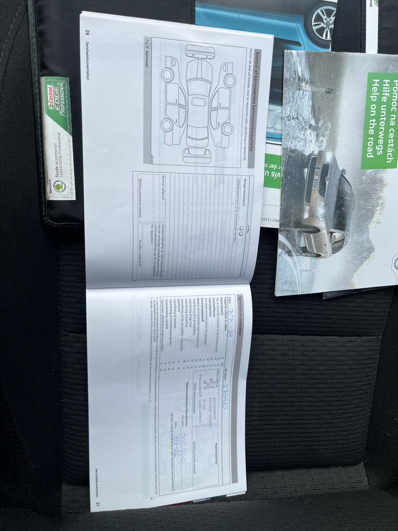 Sort Skoda Superb fra 2013