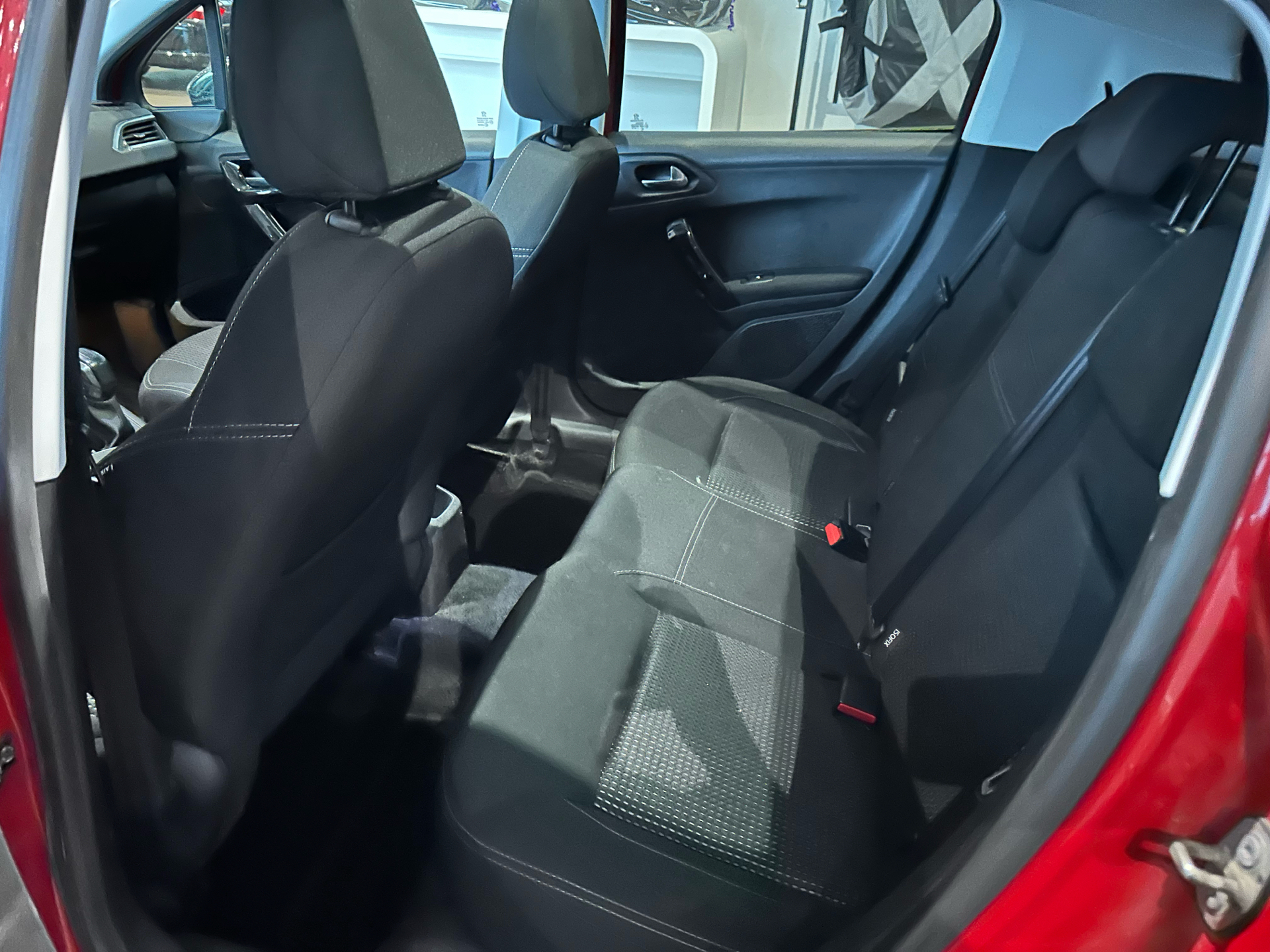 Rød Peugeot 208 fra 2018