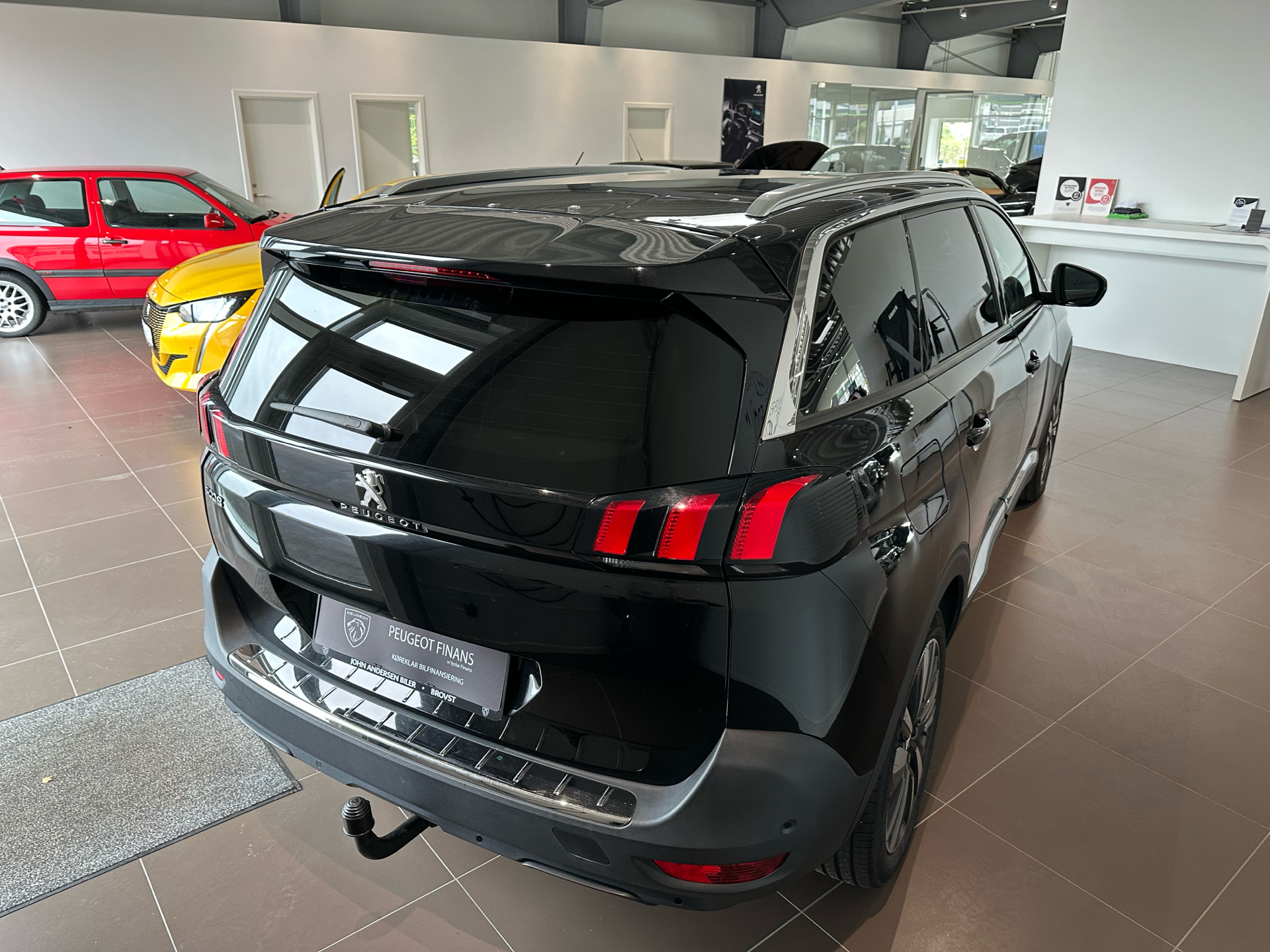 Sort Peugeot 5008 fra 2018