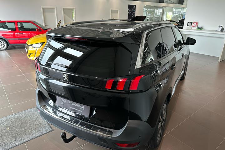 Sort Peugeot 5008 fra 2018