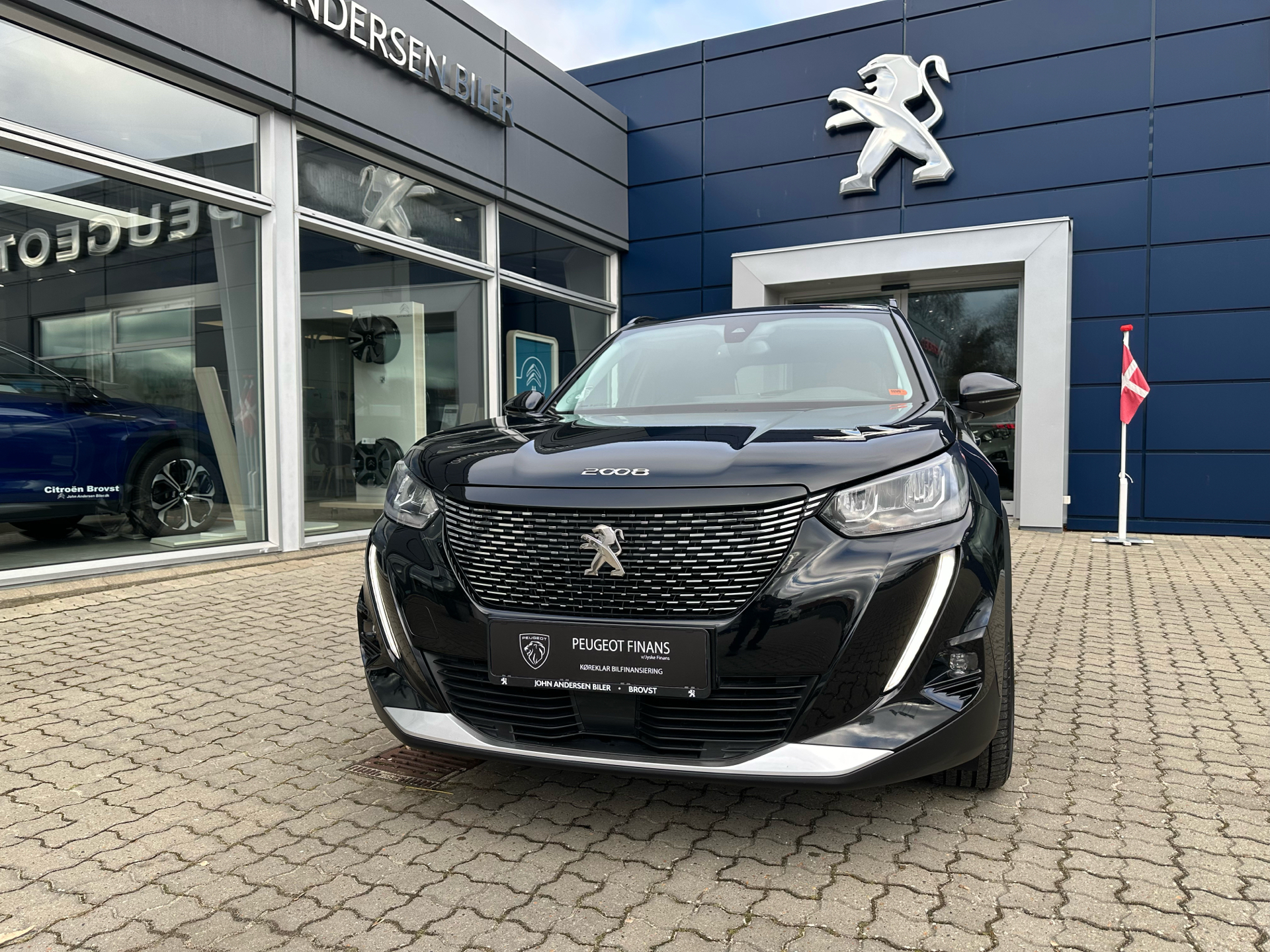 Sort Peugeot 2008 fra 2021 set udefra