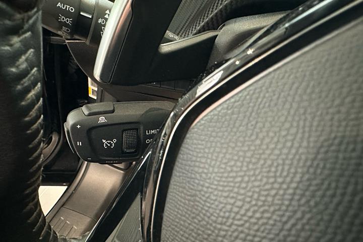 Sort Peugeot 2008 fra 2021