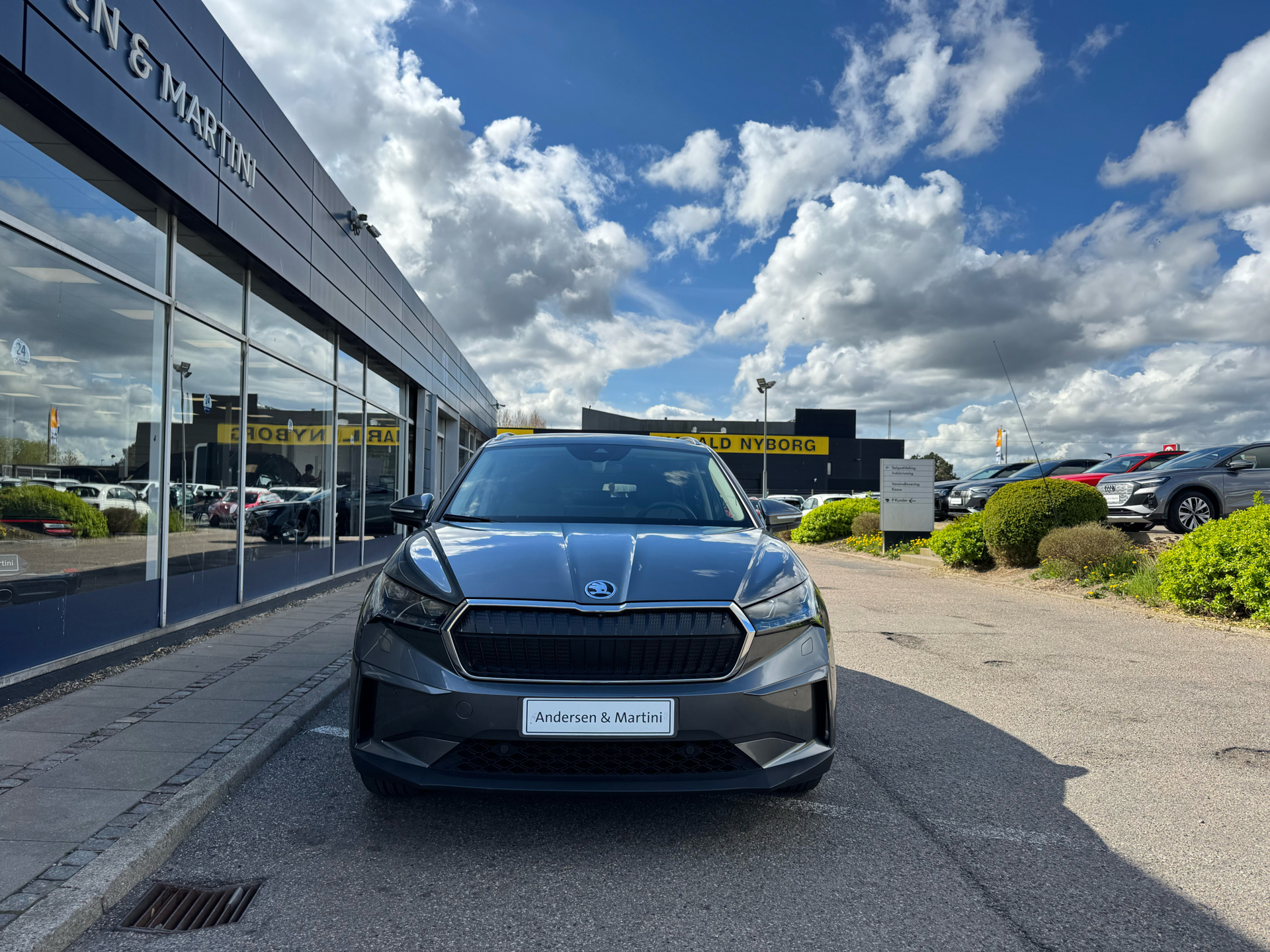 Grå Skoda Enyaq iV fra 2023